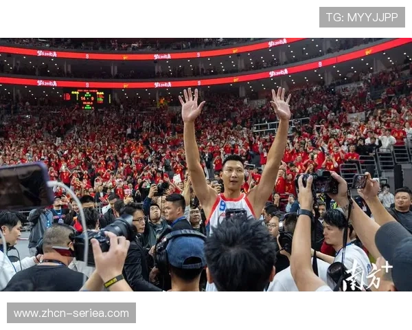 易建联现身篮球教学现场：退役名宿投身青少年培训