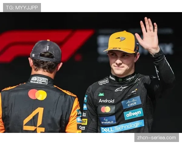 诺里斯冲线瞬间，迈凯伦车房陷入疯狂庆祝